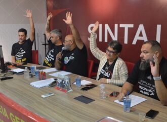 ESTADO DE MOBILIZAÇÃO E DE ASSEMBLEIA SÃO DISCUTIDOS EM ASSEMBLEIA GERAL EXTRAORDINÁRIA REALIZADA HOJE (27/06)