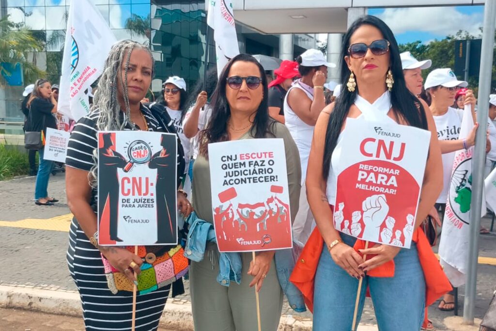 EM BRASÍLIA, SINTAJ COBRA DO CNJ PROVIDÊNCIAS PARA A APROVAÇÃO DO PCCV DURANTE MOBILIZAÇÃO DA FENAJUD