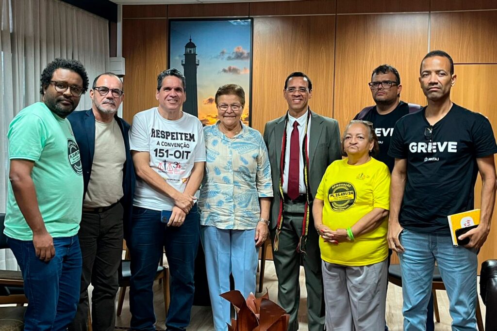REUNIÃO ENTRE LEGISLATIVO E JUDICIÁRIO CONTOU COM A PRESENÇA DO SINTAJ PARA DISCUTIR A APROVAÇÃO DO PCCV.