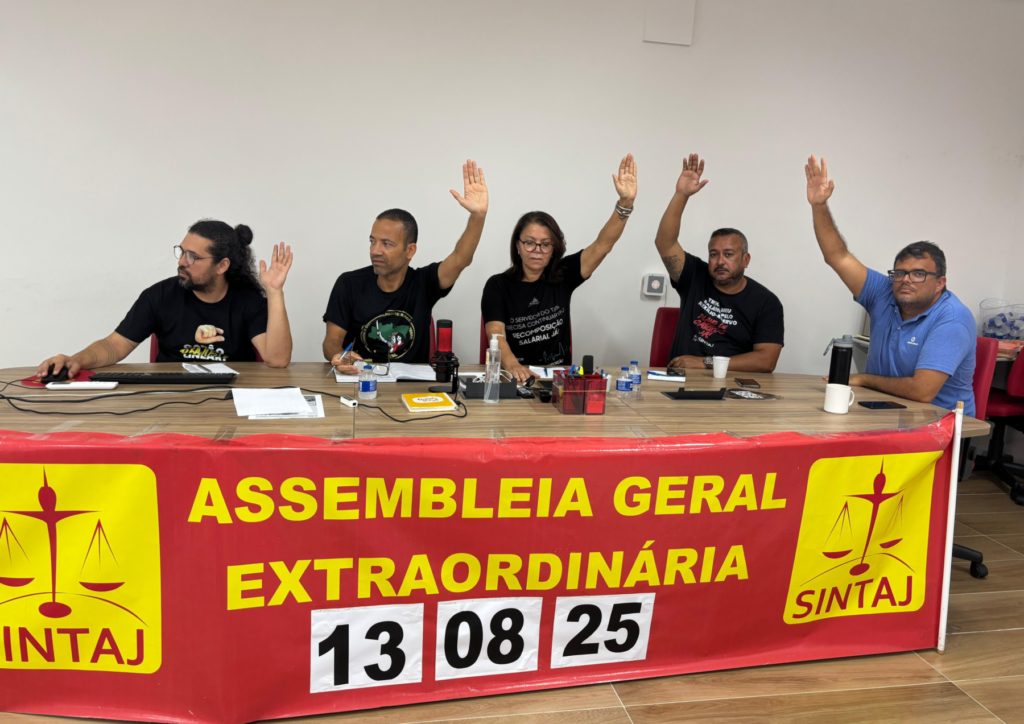 SINTAJ E SUA CATEGORIA DELIBERAM ASSEMBLEIA EM FRENTE AO TJBA COM PARALISAÇÃO