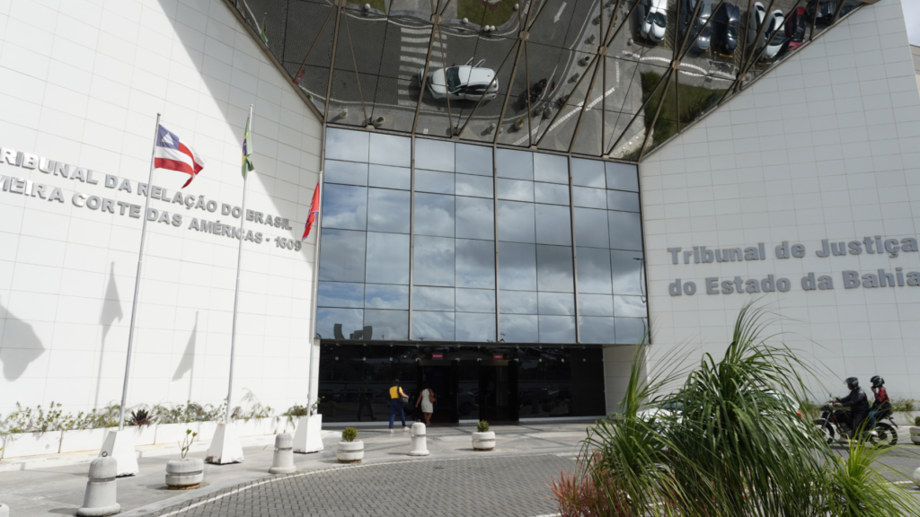 VITÓRIA HISTÓRICA: SINTAJ GARANTE NO TJBA A COMPENSAÇÃO DAS FALTAS DAS GREVES DE 2010 E 2015 POR MEIO DE LICENÇA-PRÊMIO